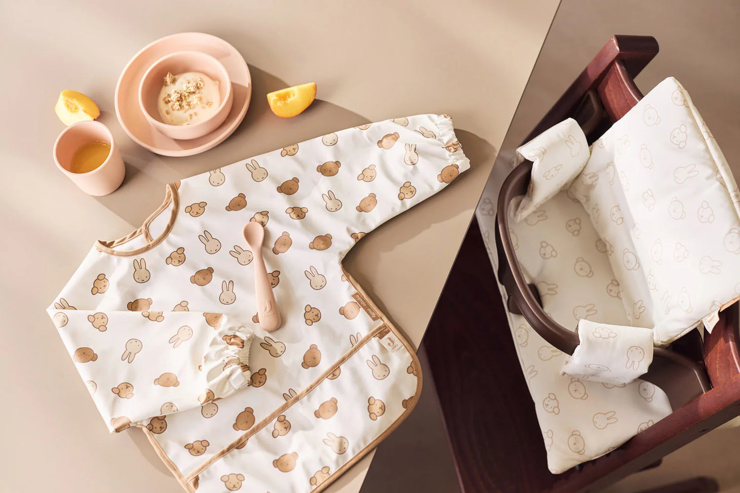Jollein - Slab Waterproof met Mouw Miffy and Friends