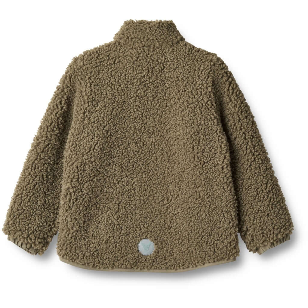 Back view of Wheat Pile Kinder Jass, a cozy and soft kids' fleece jacket in olive green with a high collar.