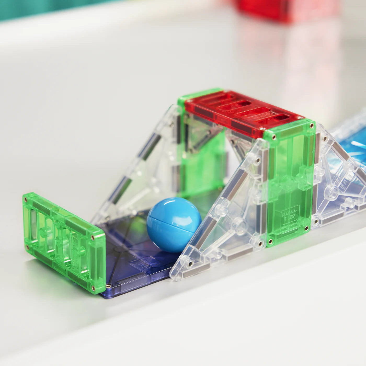 Magna-Tiles - Rail Racers Deluxe 90-Piece Set