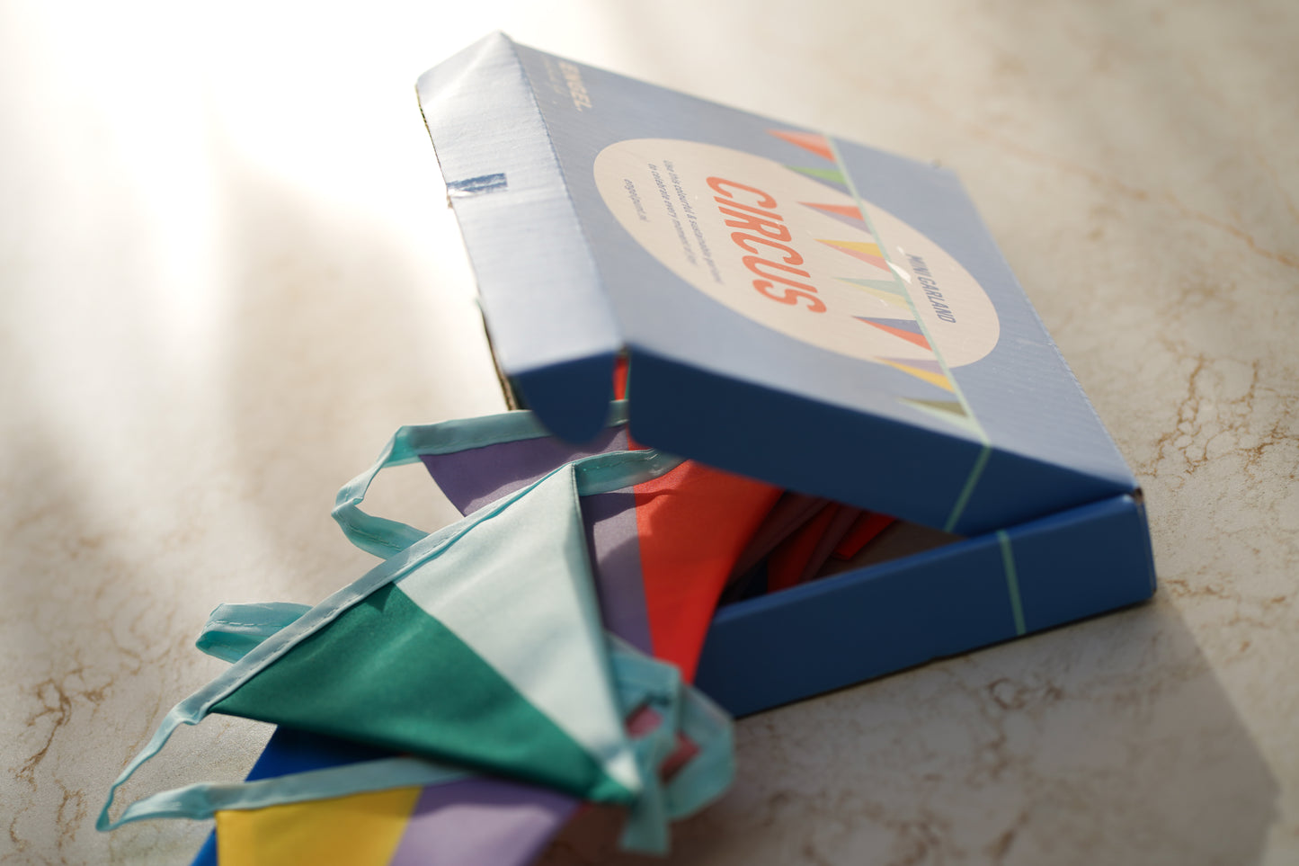 Engel. – Slingers | Circus Medium