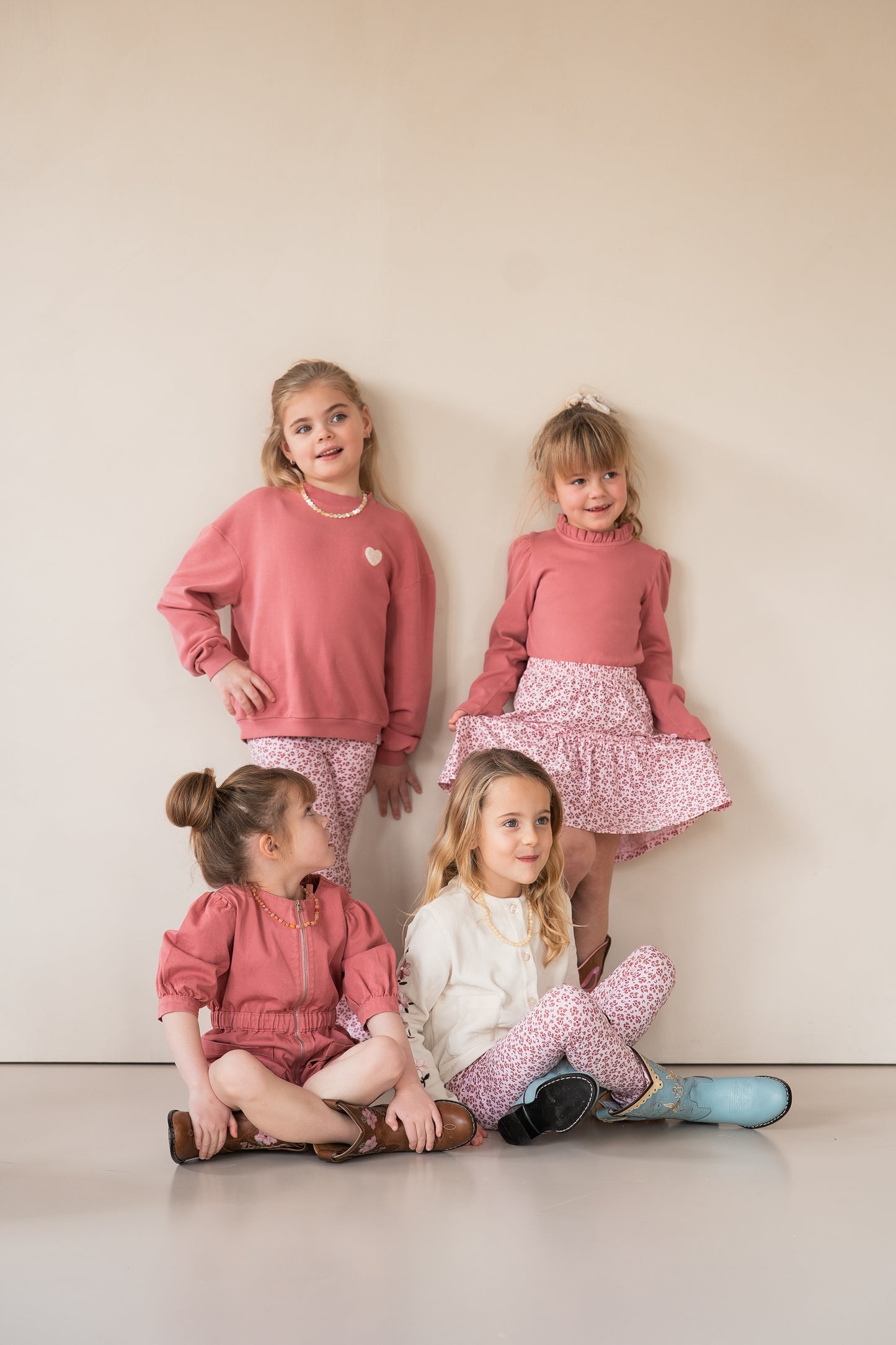 Navy Natural β Sweater Pink Sand Heart