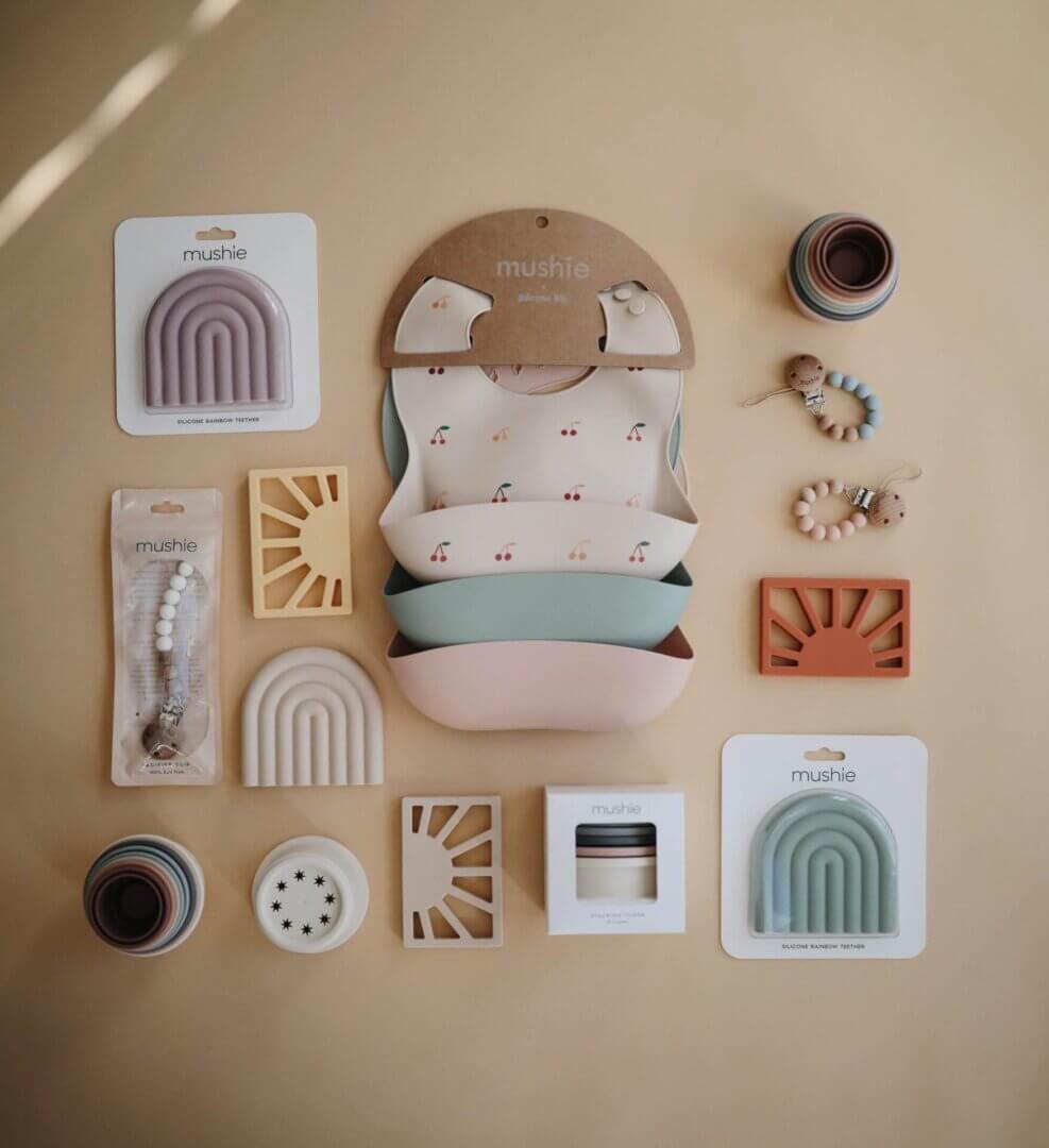 Mushie - Bijtring Rainbow Blauw