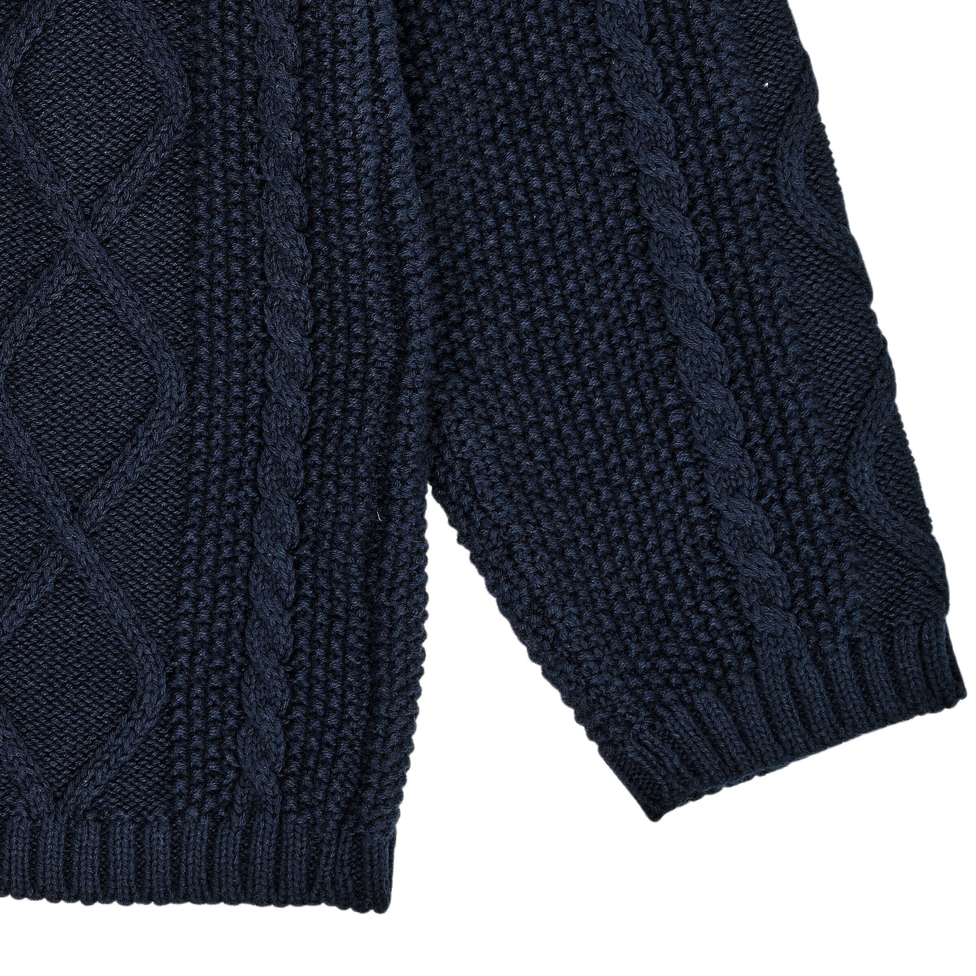 Gebreide kabeltrui in navy blauw van Copenhagen Colors met gedetailleerde textuur en patroon.