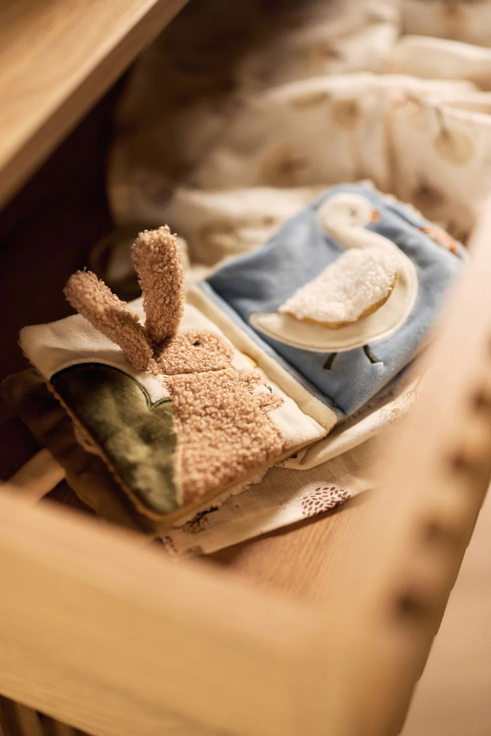 Jollein - Soft Activity Book – Tiny Park | Zacht Activiteitenboekje voor Baby’s