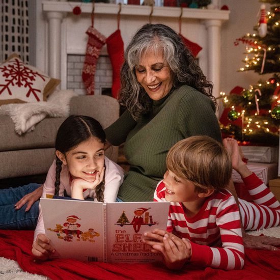 The Elf on the Shelf - Cadeau Set | Meisje Nederlandstalig | Scout Elf Pop | Softcover Verhaalboek | Adoptiecertificaat