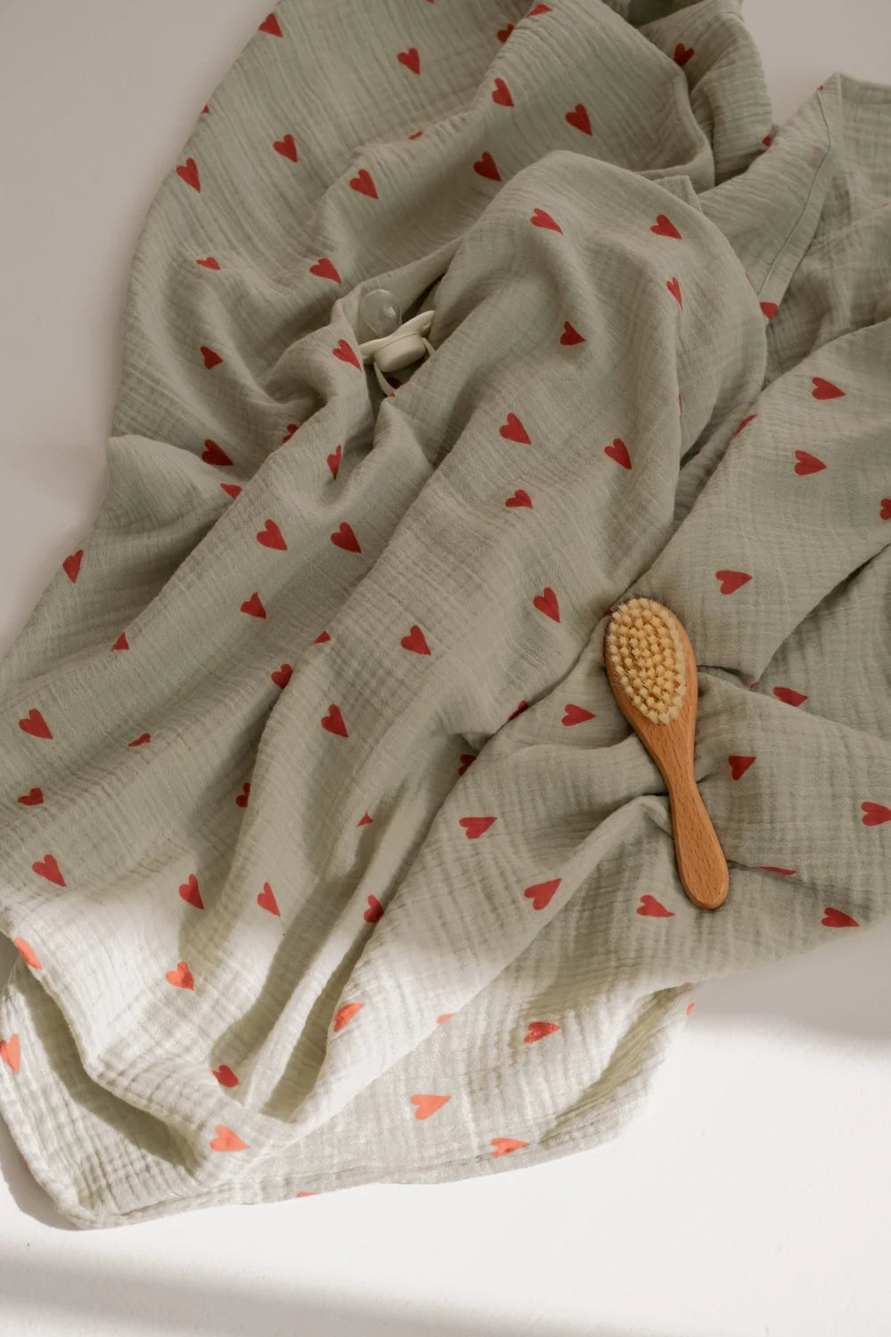 Studio Noos – Sage Green Hearts Hydrofiele Doek | Medium 70×70 cm