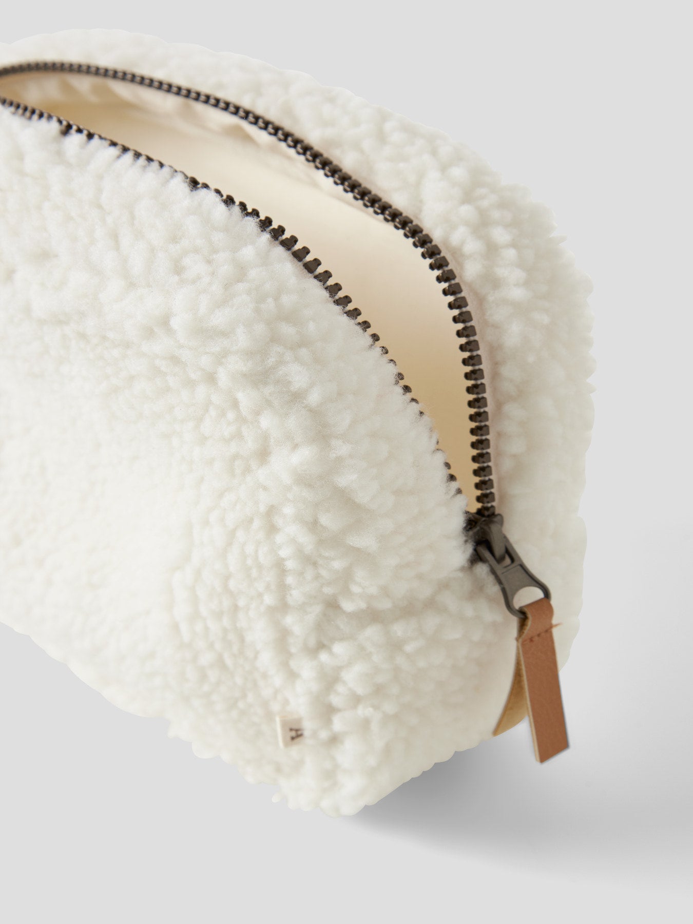 Lil’ Atelier -Etui Sherpa Toiletry Bag | Coconut Milk