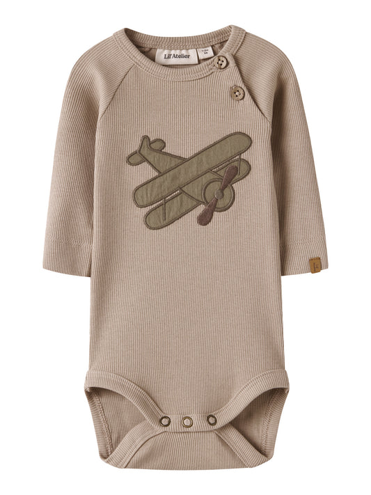 Lil' Atelier - Baby Romper NBMHALLI HIS LS Body | Oxford Tan