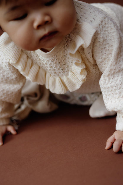 Levv  - Niki Baby Sweater White Cream | Gebreide Sweater met Romantische Ruches