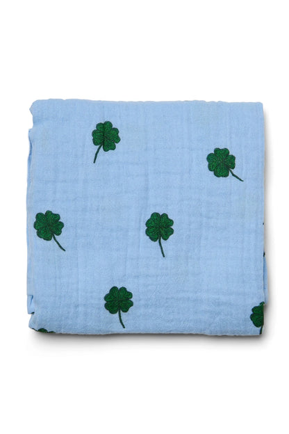 Studio Noos – Light Blue Clover Hydrofiele Doek | Medium 70×70 cm