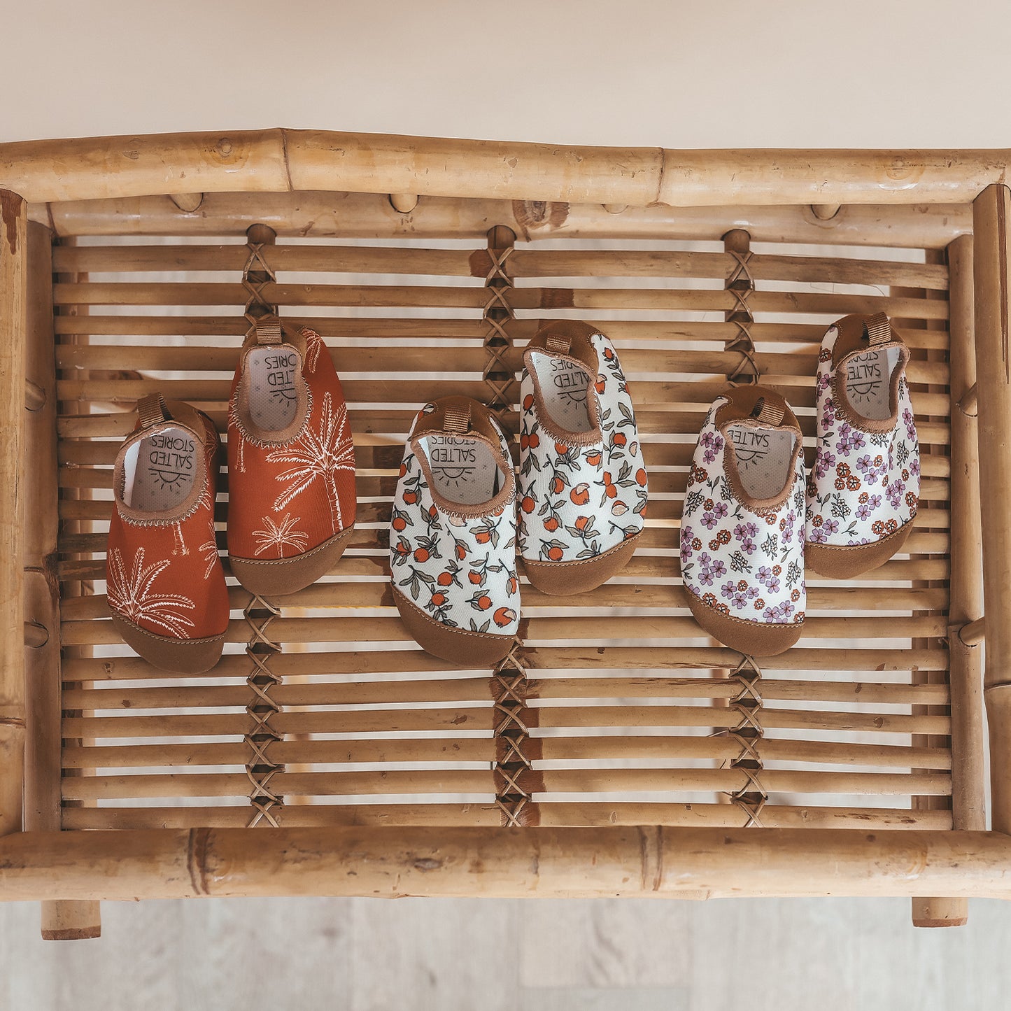 Salted Stories - Sparkly Flower Water Shoes – White Swan | Comfortabele & Veilige Waterschoentjes voor Meisjes