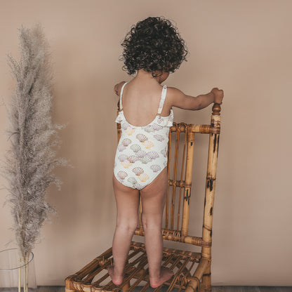 Salted Stories - Shells Swimsuit – Multicolor | Comfortabel & Speels Meisjes Badpak met Honeycomb‑Structuur