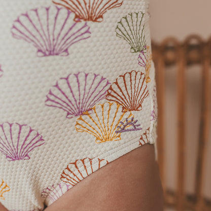 Salted Stories - Shells Swimsuit – Multicolor | Comfortabel & Speels Meisjes Badpak met Honeycomb‑Structuur