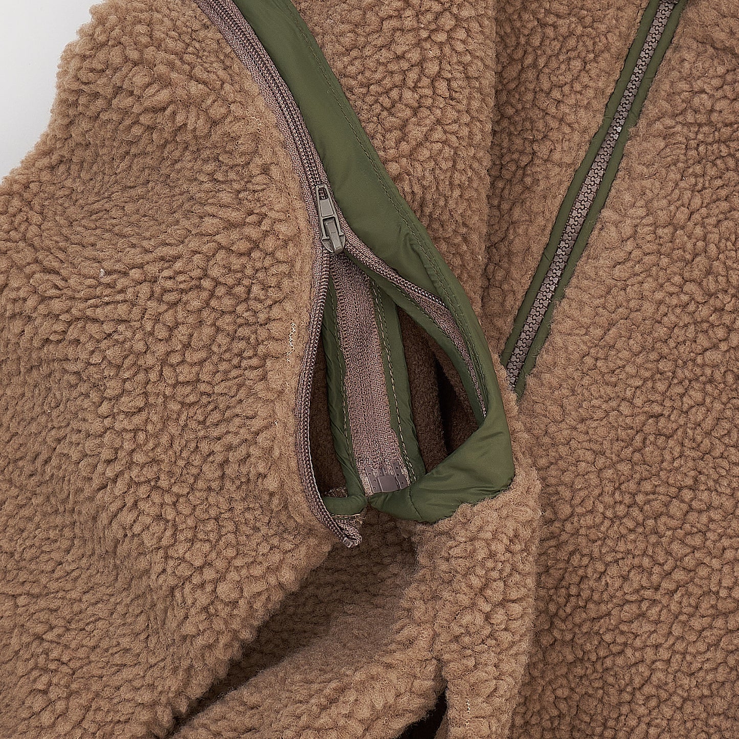 Copenhagen Colors - Teddy Jas met Afritsbare Mouwen (Natural/Green Combi)