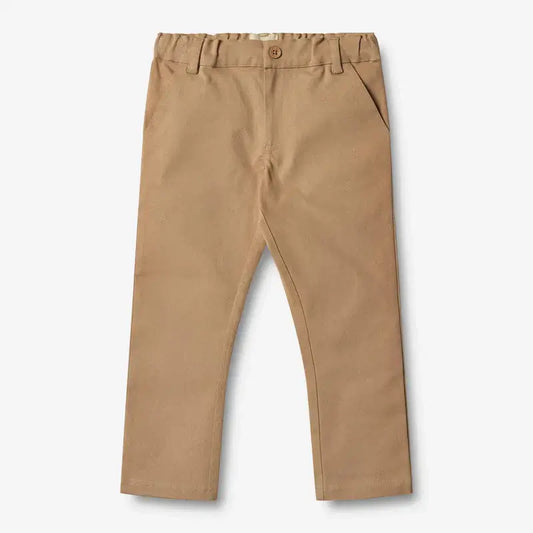 Wheat Jongens Broek Hugo in cappuccino, biokatoenen keperstof, met schuine zijzakken en verstelbare taille.