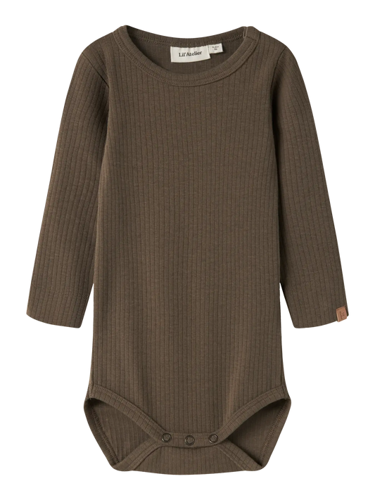 Lil' Atelier - Rib Baby Romper Bruin | Biologisch Katoen & TENCEL™
