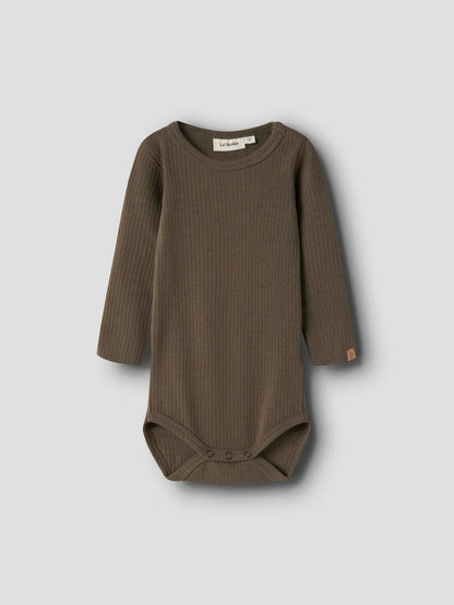 Lil' Atelier - Rib Baby Romper Bruin | Biologisch Katoen & TENCEL™